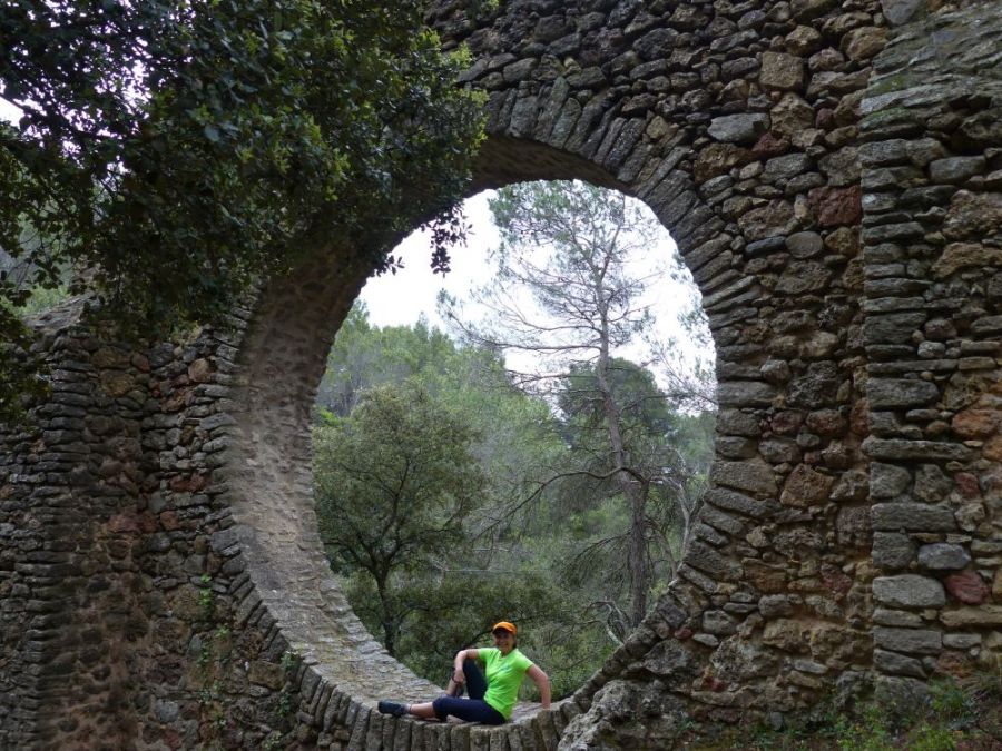 Amazing ancient Roman aqueduct in Provence ©trekkinginthealpsandprovence.com 