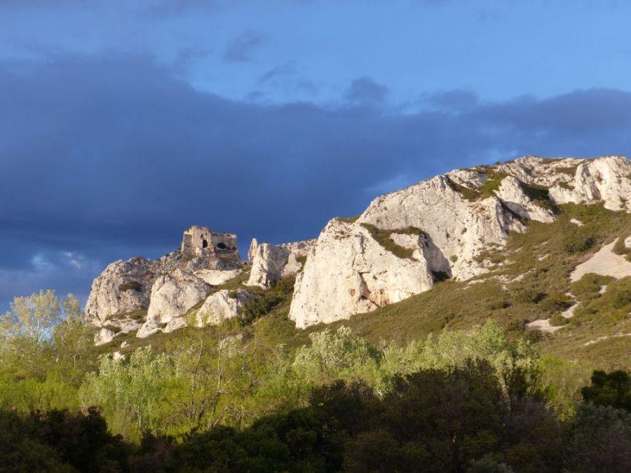 Hiking near to Eyguières in the Alpilles ©trekkinginthealpsandprovence.com